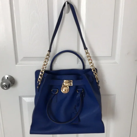 MICHAEL KORS  Hand bag used couple times very good condition - Picture 6 of 10